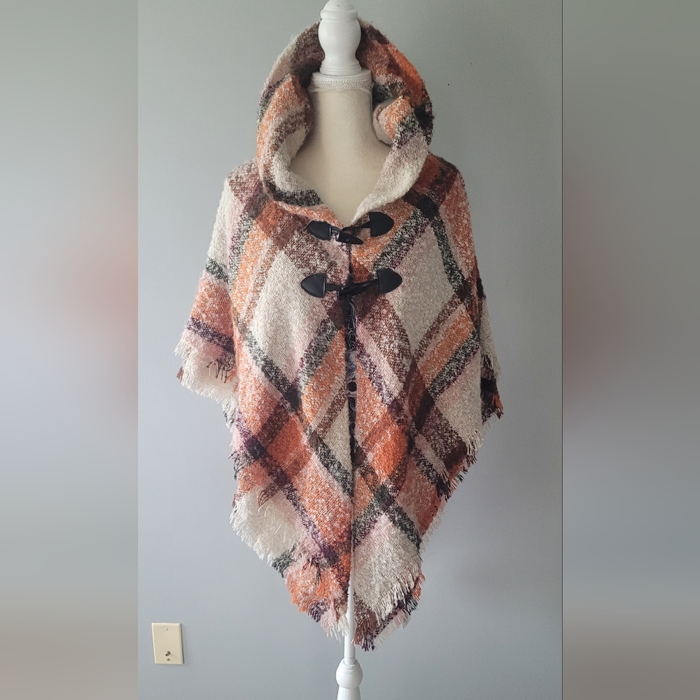 Nwt  hooded wrap with 2 button closure